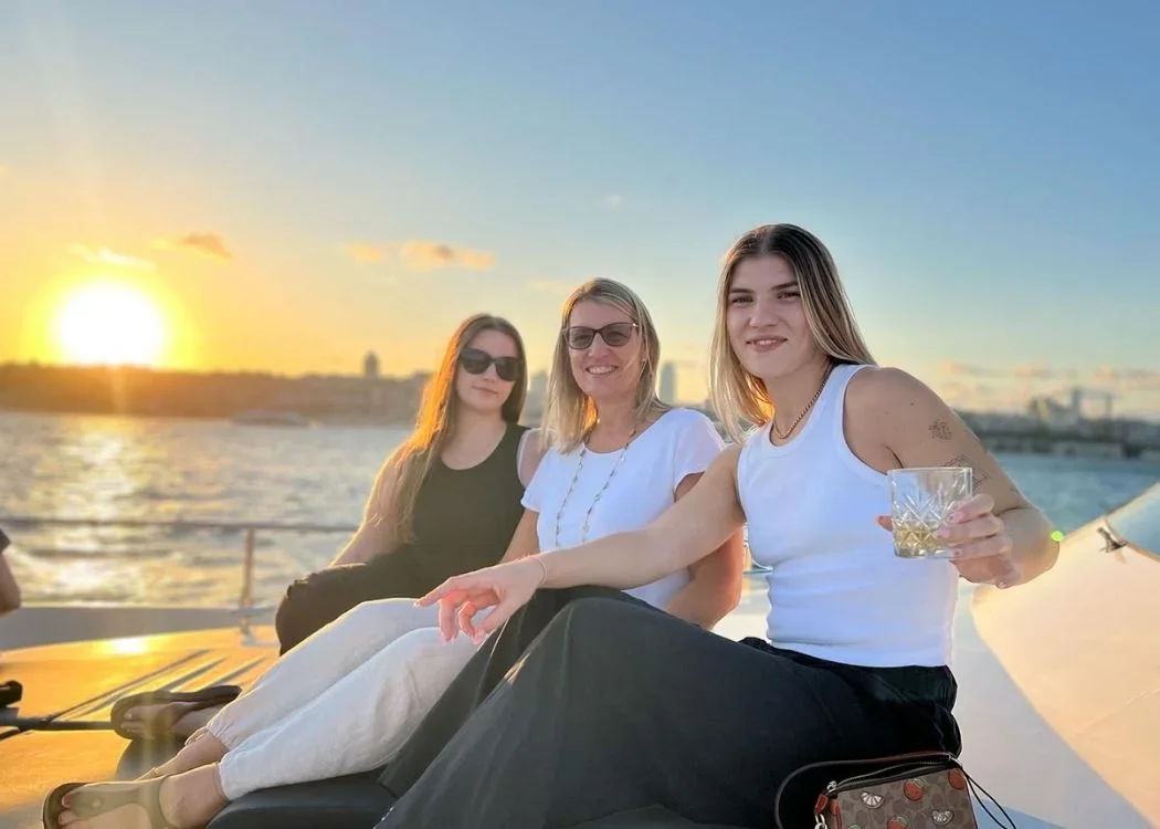 sunset cruise with wine istanbul bosphorus (10)