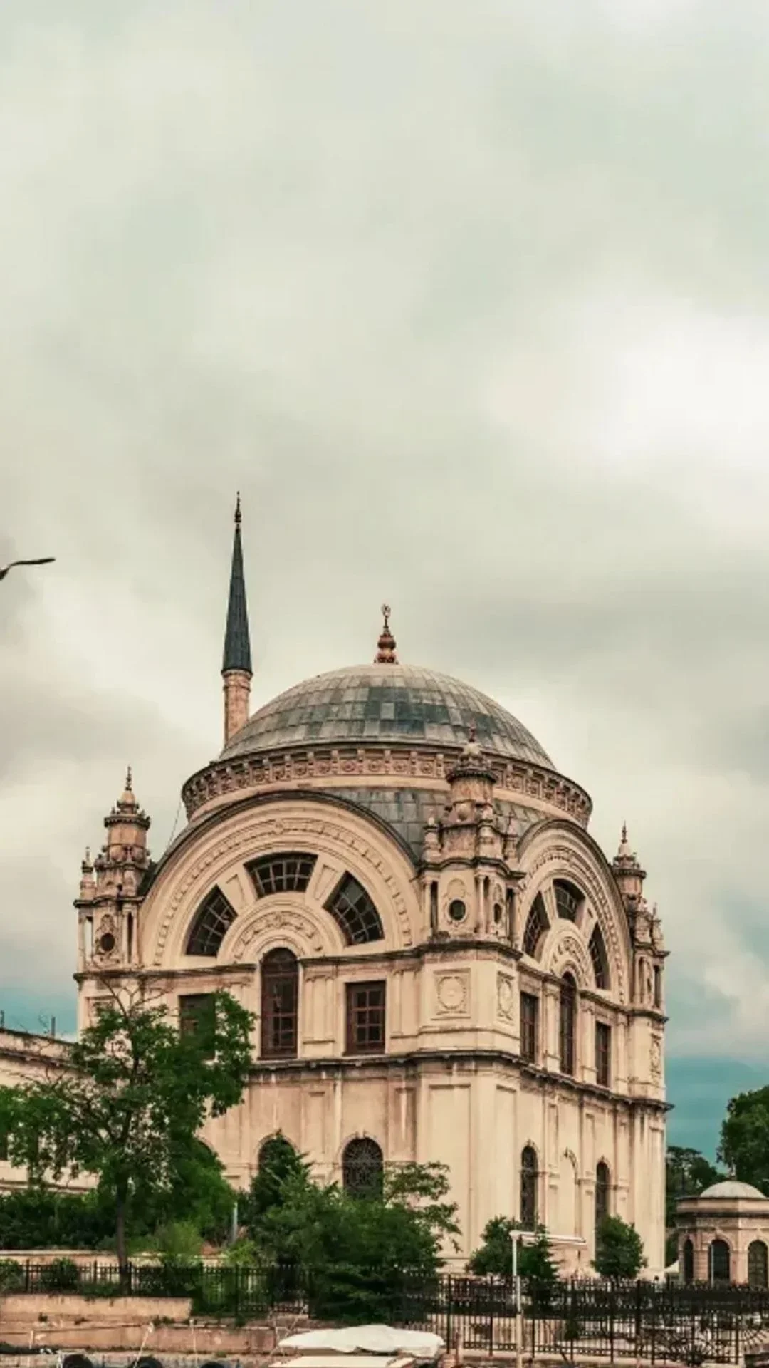 dolmabahce_mosque_vertical2