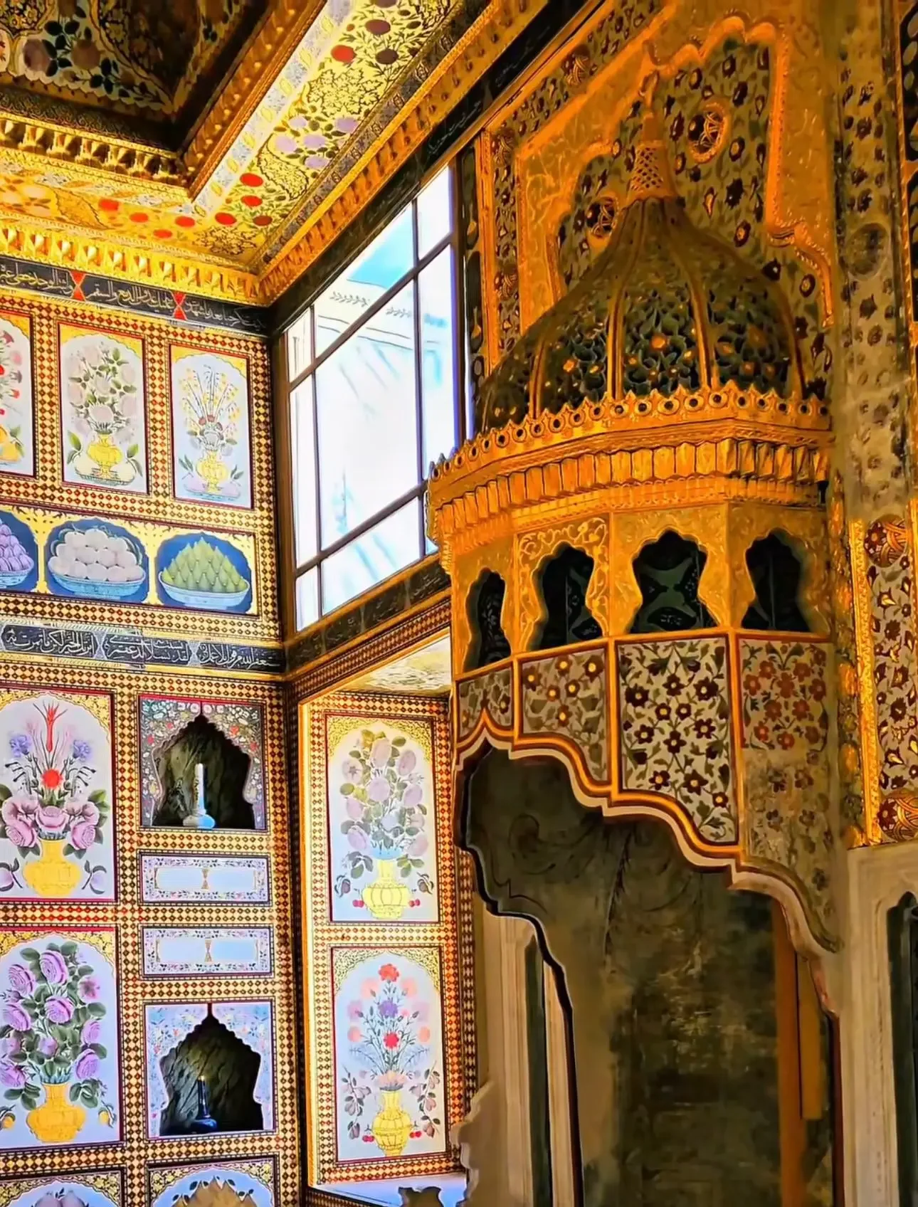 Topkapi Palace Guided Tour with Harem Section - Image 8