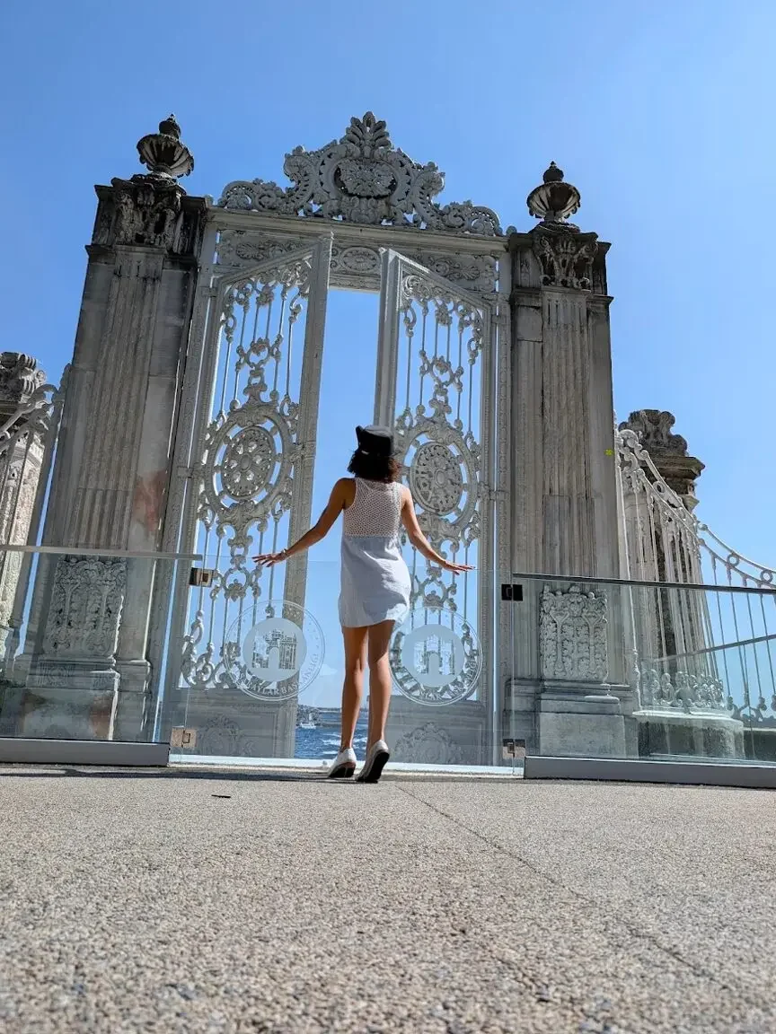 Dolmabahce Palace & Harem Skip-the-Line Entry Ticket with Audio Guide - Image 11