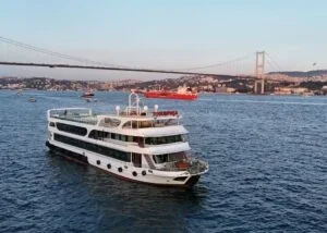 tosunpasa pasa dinner cruise istanbul bosphorus turkish shows belly dancer (11)