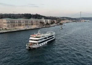 tosunpasa pasa dinner cruise istanbul bosphorus turkish shows belly dancer (12)