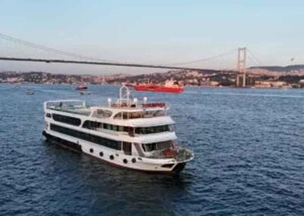 tosunpasa pasa dinner cruise istanbul bosphorus turkish shows belly dancer (11)